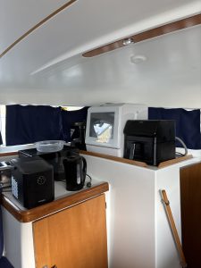 salon, Lagoon 380, catamaran for sale