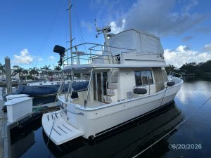 exterior, Mainship 400, trawler for sale