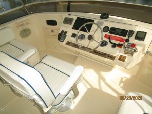 helm, Mainship 400, trawler for sale