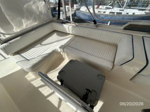 cockpit, Mainship 400, trawler for sale