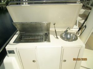 cockpit, Mainship 400, trawler for sale