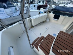cockpit, Mainship 400, trawler for sale