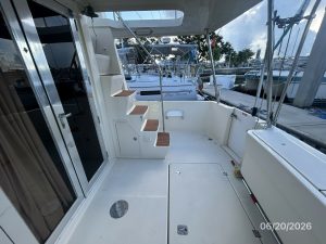 cockpit, Mainship 400, trawler for sale