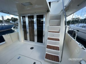 cockpit, Mainship 400, trawler for sale