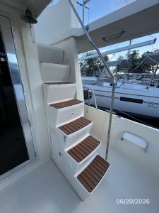 cockpit, Mainship 400, trawler for sale