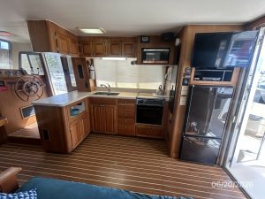 salon, Mainship 400, trawler for sale