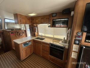 interior, Mainship 400, trawler for sale