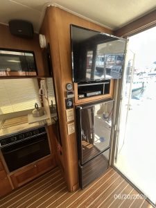 interior, Mainship 400, trawler for sale