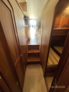 interior, Mainship 400, trawler for sale
