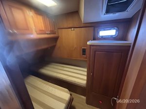interior, Mainship 400, trawler for sale