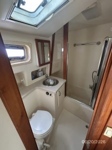 bath, Mainship 400, trawler for sale