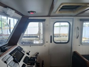 navigation station, Great Harbour TT35, trawler for sale