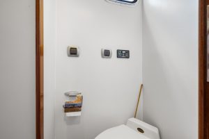 bath, Catana 582, catamaran for sale