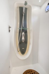 bath, Catana 582, catamaran for sale