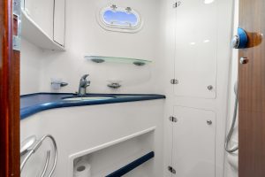 bath, Catana 582, catamaran for sale