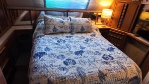 bed, Sea Ray, trawler for sale