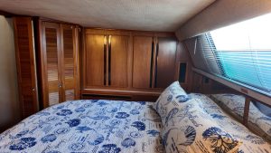 bed, Sea Ray, trawler for sale