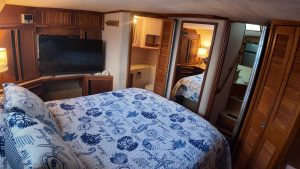 bed, Sea Ray, trawler for sale
