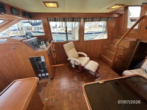 salon, Ocean Alexander 42, trawler for sale