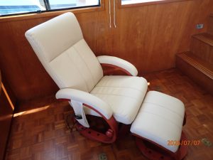 salon, Ocean Alexander 42, trawler for sale