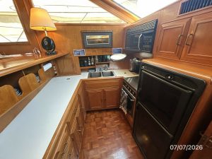 interior, Ocean Alexander 42, trawler for sale