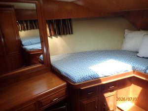 bed, Ocean Alexander 42, trawler for sale