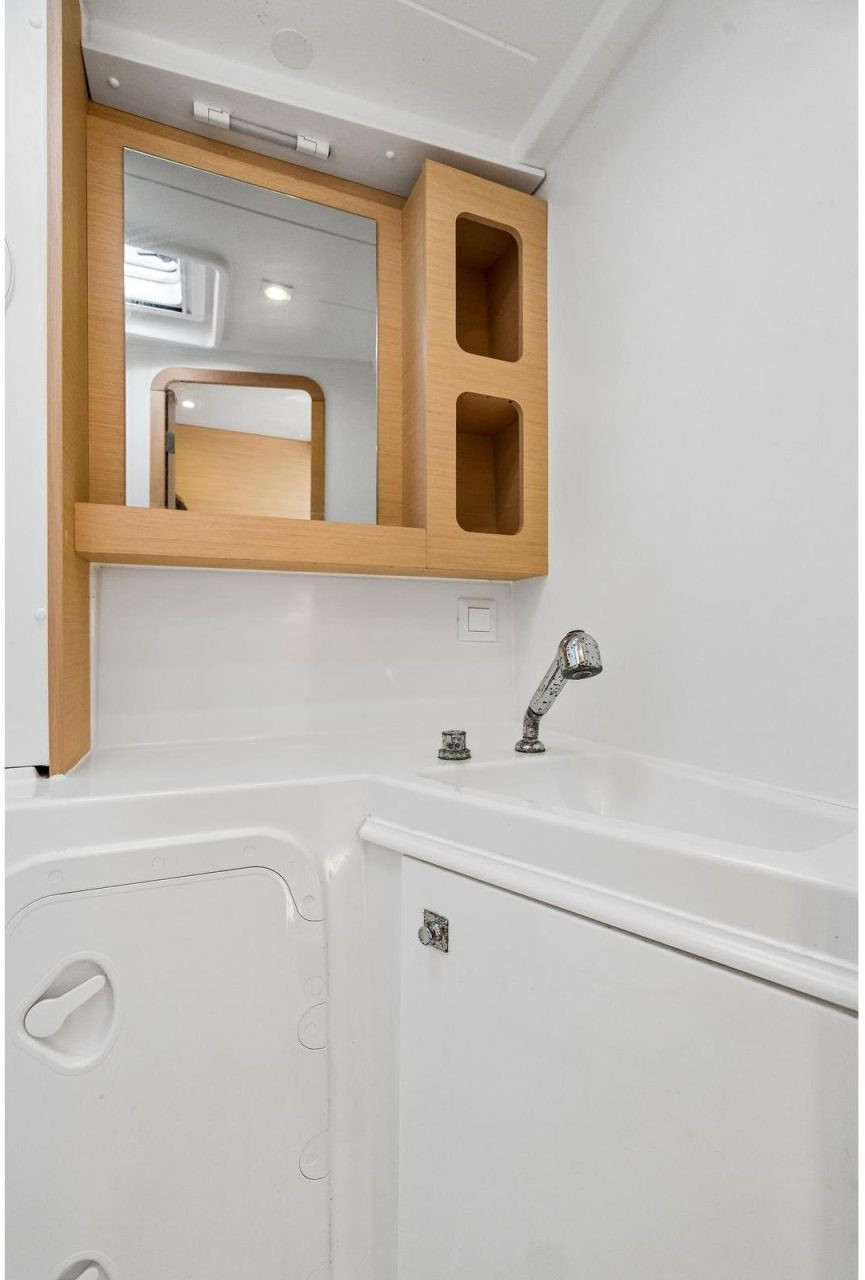 bath, Lagoon 42, catamaran for sale