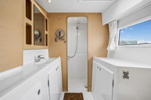 bath, Lagoon 42, catamaran for sale