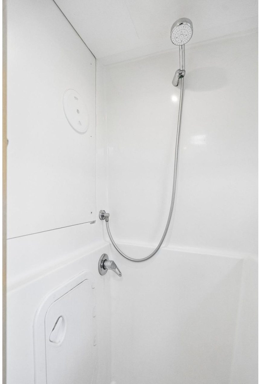 bath, Lagoon 42, catamaran for sale
