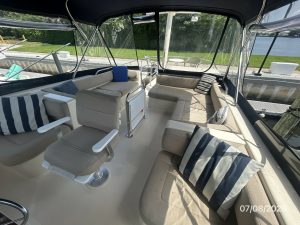 helm, Mainship 400, trawler for sale