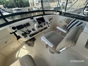 helm, Mainship 400, trawler for sale