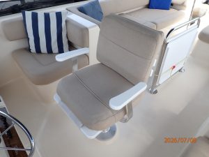 cockpit, Mainship 400, trawler for sale
