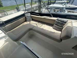 cockpit, Mainship 400, trawler for sale