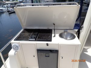 cockpit, Mainship 400, trawler for sale