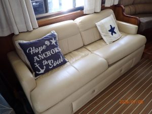 salon, Mainship 400, trawler for sale