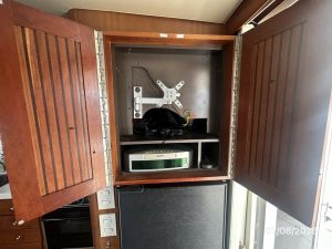 interior, Mainship 400, trawler for sale