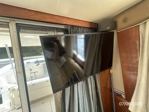 salon, Mainship 400, trawler for sale