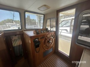 navigation station, Mainship 400, trawler for sale