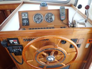 navigation station, Mainship 400, trawler for sale