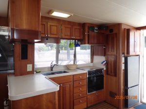 interior, Mainship 400, trawler for sale