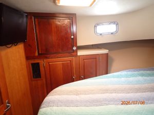 interior, Mainship 400, trawler for sale