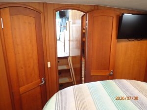 interior, Mainship 400, trawler for sale