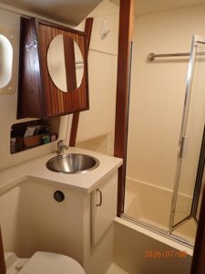 bath, Mainship 400, trawler for sale