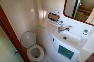 bath, Catana 47 Ocean Class, catamaran for sale