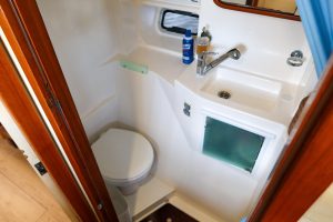 bath, Catana 47 Ocean Class, catamaran for sale