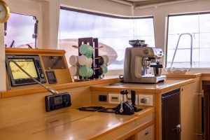 salon, Lagoon 560, catamaran for sale