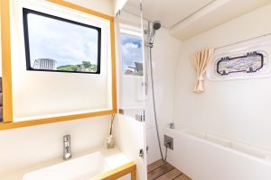 bath, Lagoon 560, catamaran for sale
