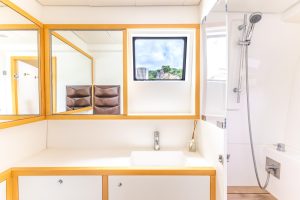 bath, Lagoon 560, catamaran for sale