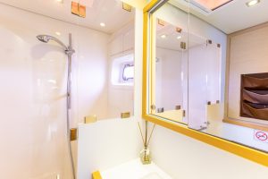 bath, Lagoon 560, catamaran for sale