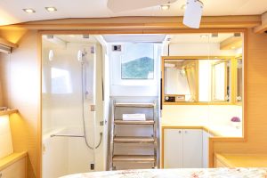 bath, Lagoon 560, catamaran for sale